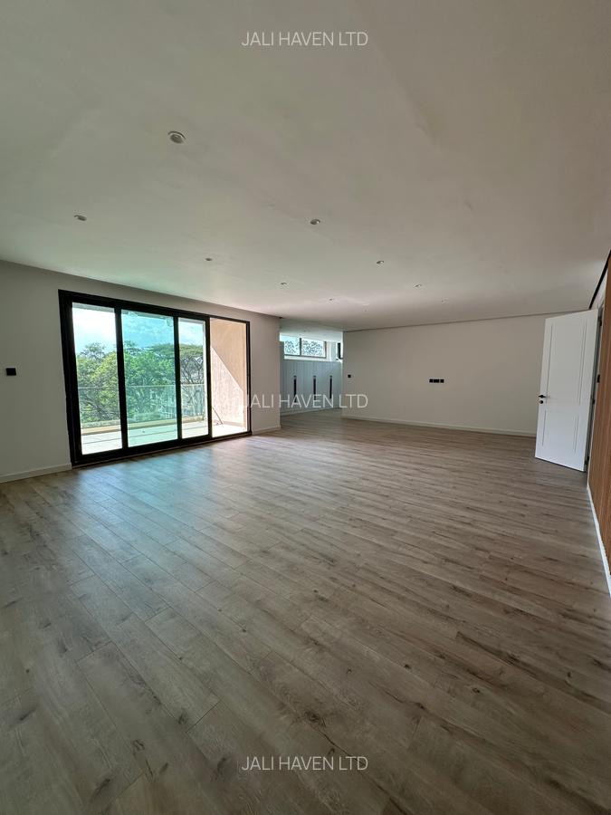 5 Bed Villa with En Suite in Lavington - 13