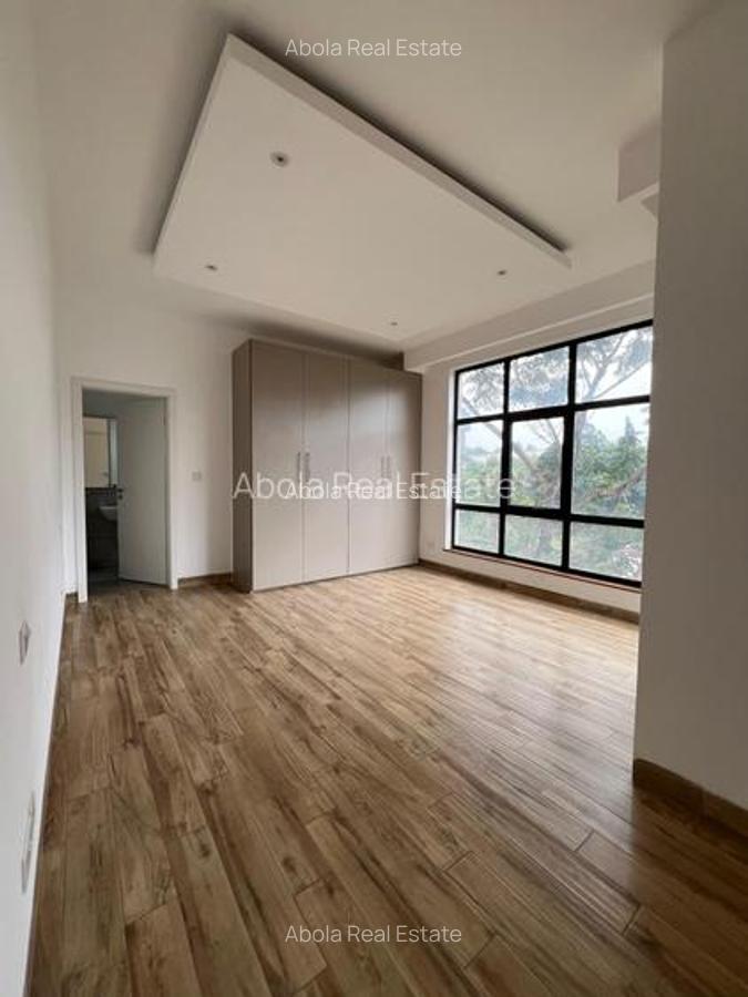 4 Bed Apartment with En Suite in Riverside - 14