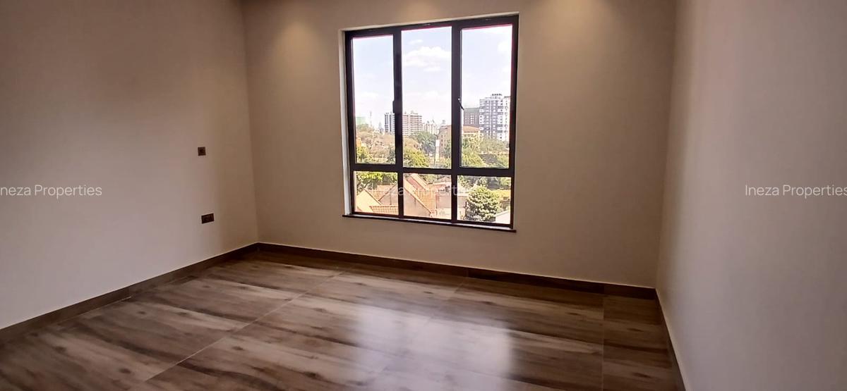 2 Bed Apartment with En Suite in Brookside - 6