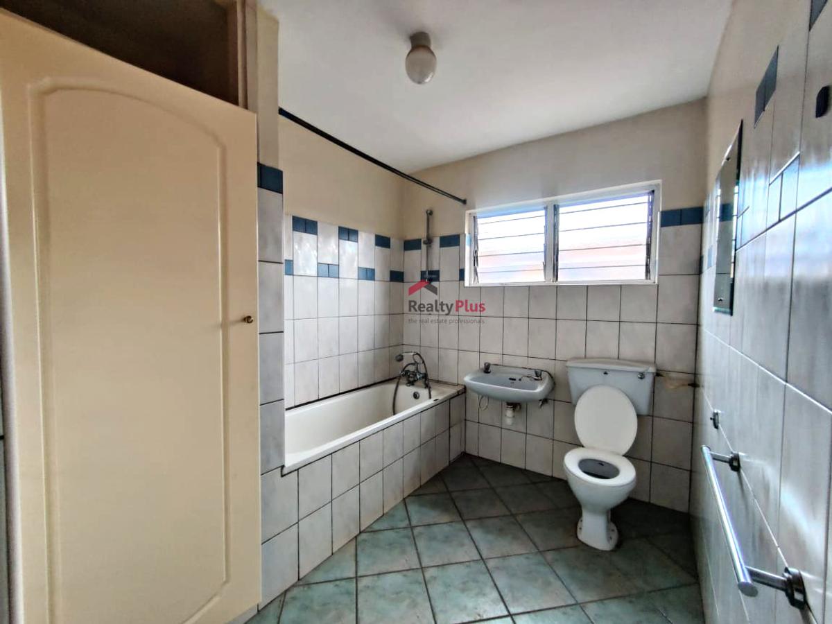 3 Bed Apartment with En Suite in Upper Hill - 9