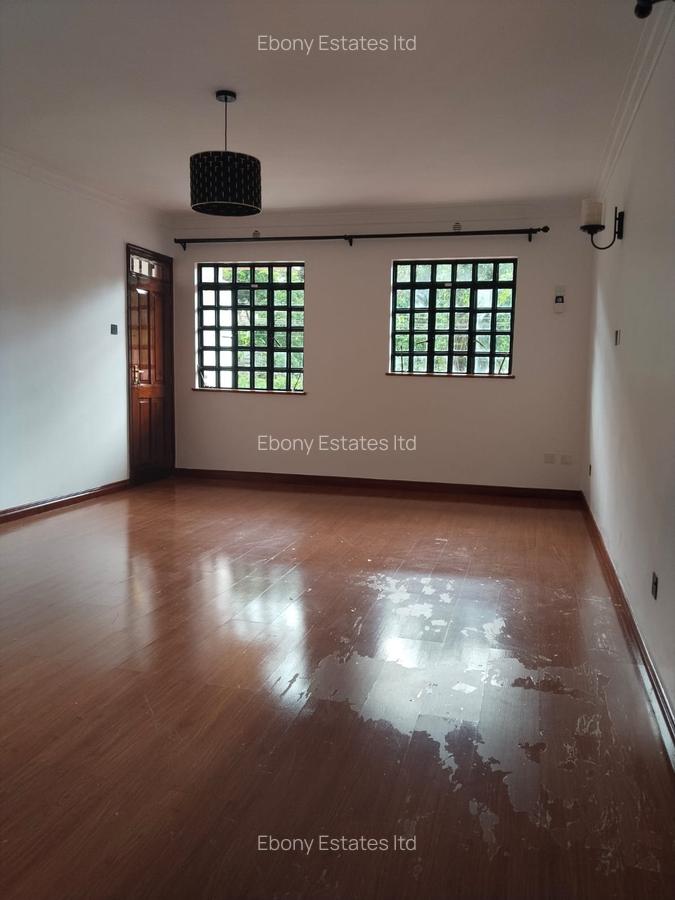 5 Bed Townhouse with En Suite in Lavington - 12