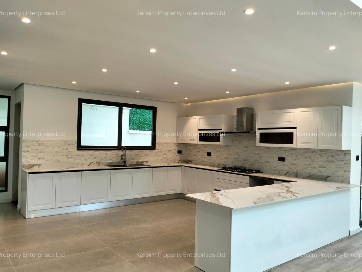 5 Bed Townhouse with En Suite in Lavington - 7