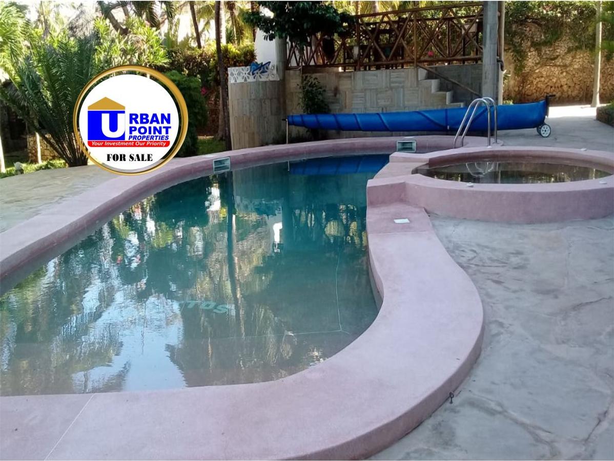 6 Bed House with En Suite in Watamu - 15