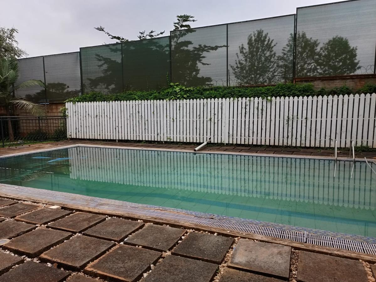 5 Bed House with En Suite in Runda - 17