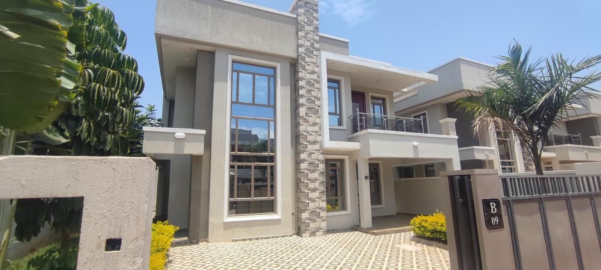 4 bed house with en suite in kamakis