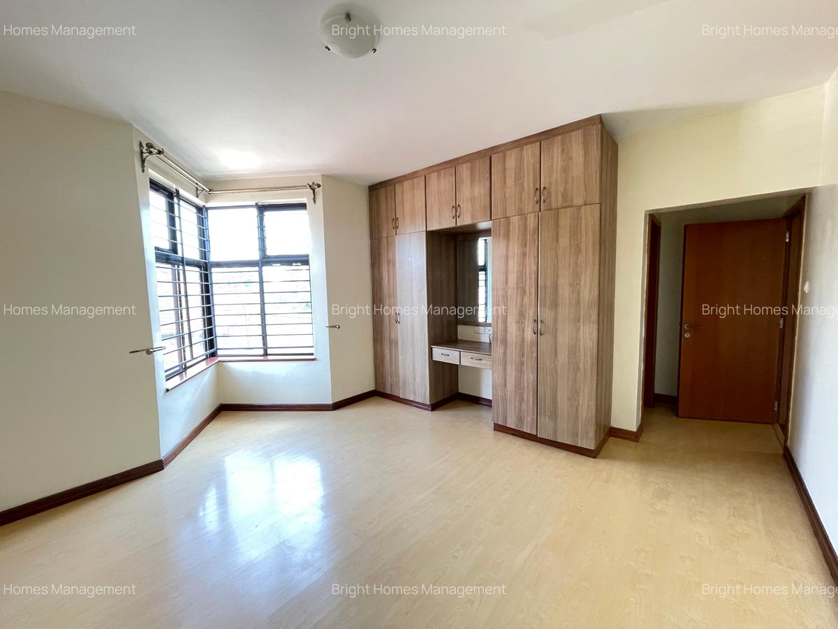 6 Bed Townhouse with En Suite in Lavington - 13