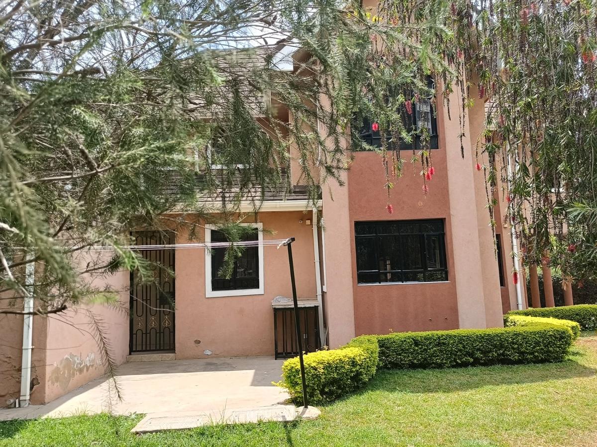 4 Bed Townhouse with En Suite at Lavington - 5