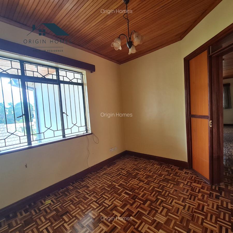 4 Bed Townhouse with En Suite at Lavington - 13