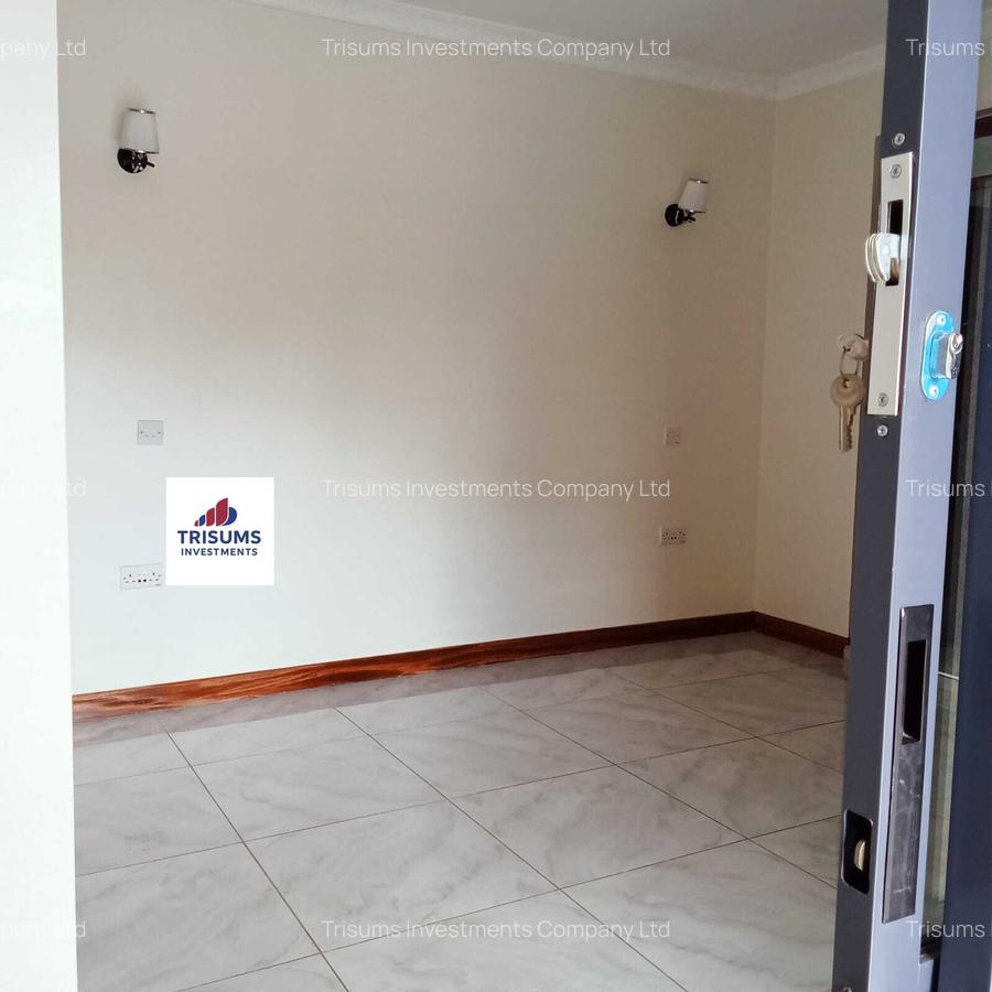 2 Bed Apartment with En Suite in Brookside - 6