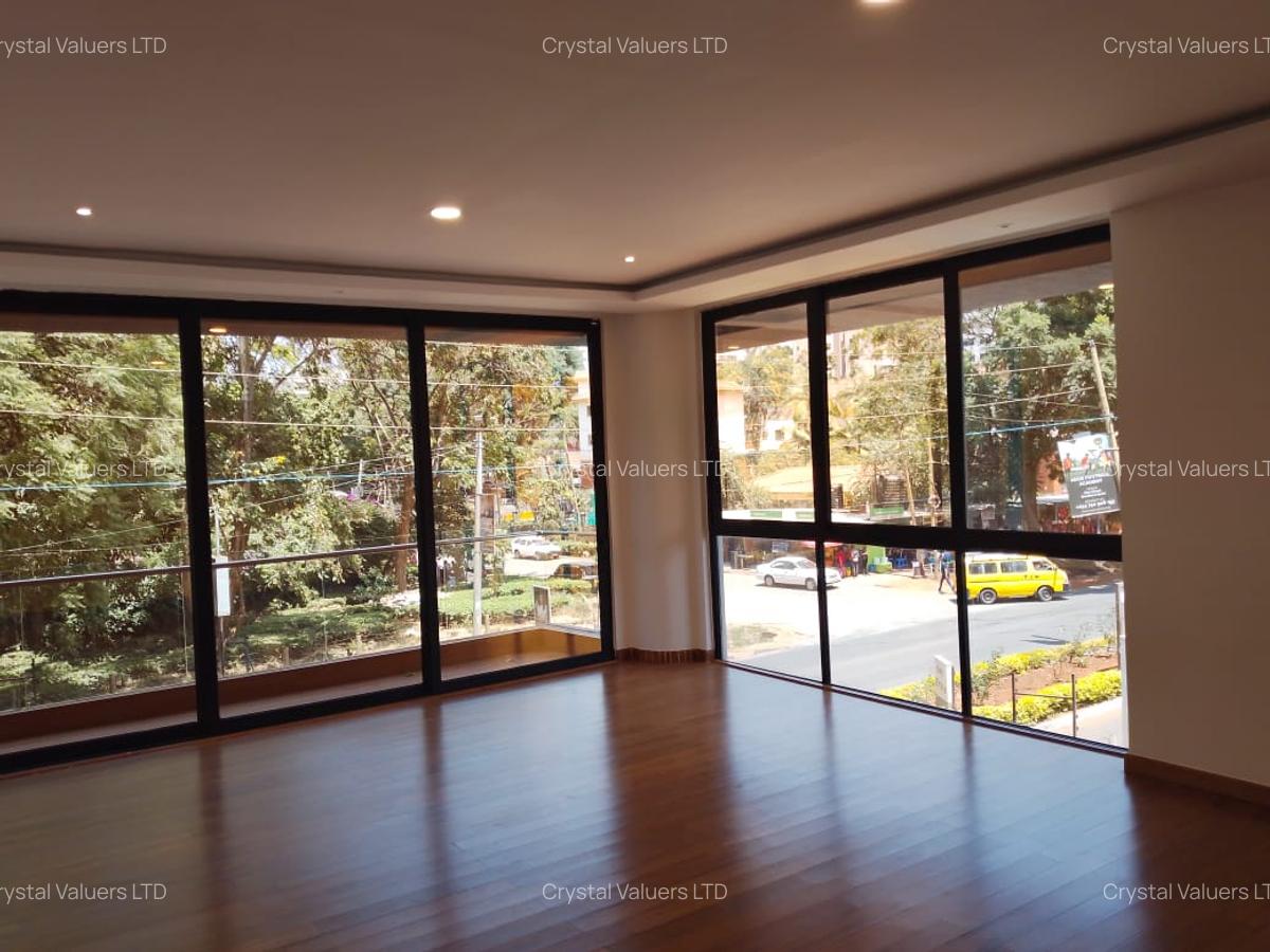 8 Bed Villa with En Suite in Spring Valley - 10