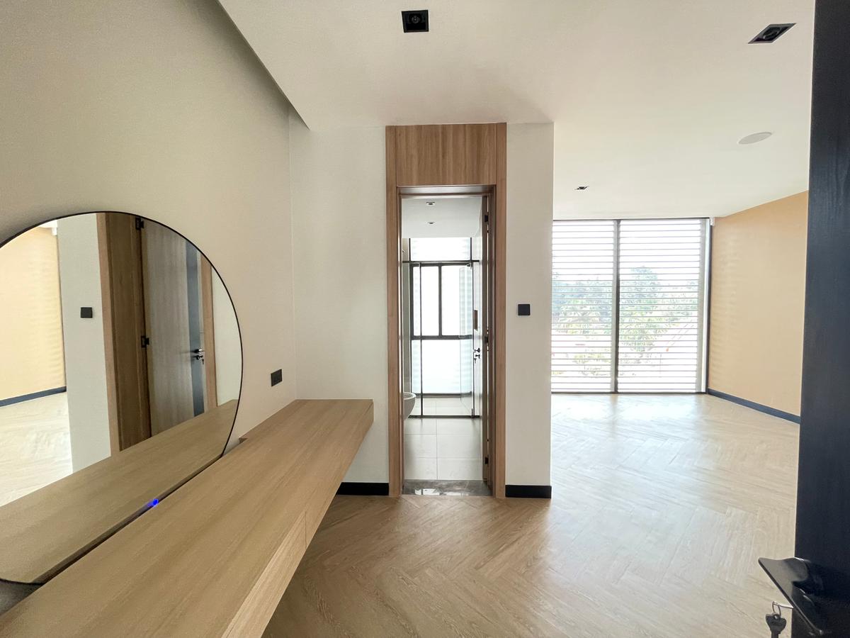 5 Bed Townhouse with En Suite in Lavington - 16