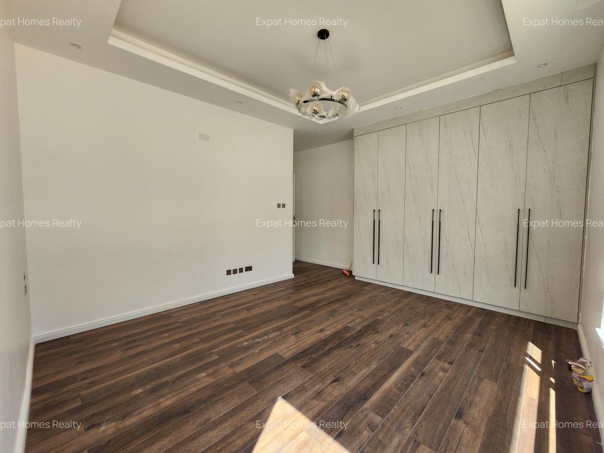 5 Bed Villa with En Suite in Lavington - 14