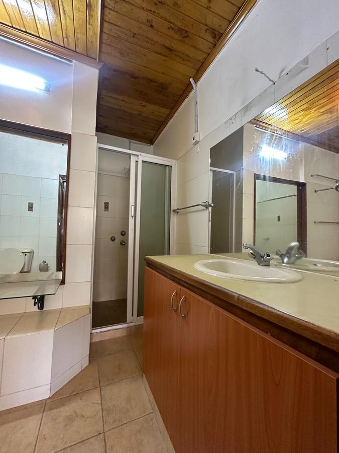 5 Bed Townhouse with En Suite in Lavington - 13