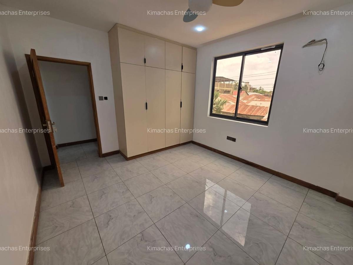 3 Bed Apartment with En Suite at Off Links Road - 16