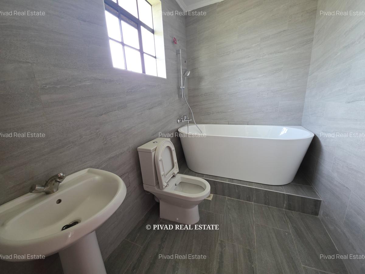 4 Bed House with Swimming Pool in Garden Estate - 10