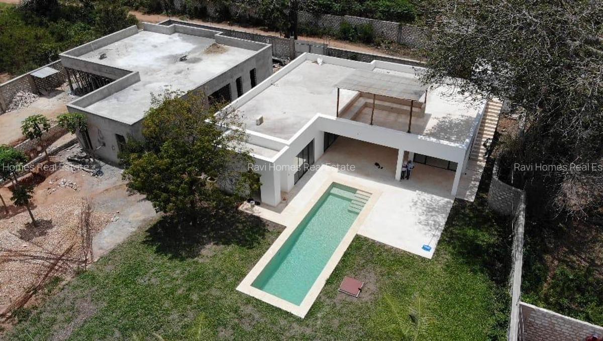 3 Bed Villa with En Suite in Diani - 1
