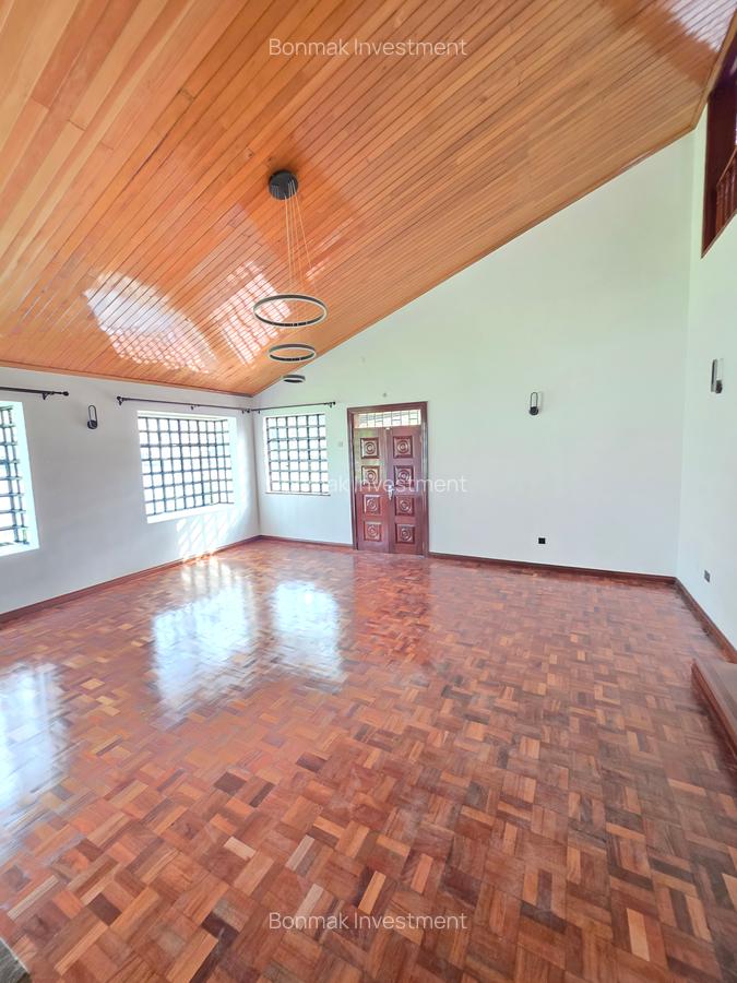 4 Bed House with En Suite at Lavington - 5