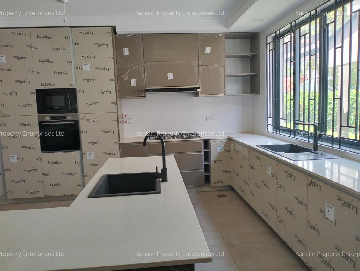 6 Bed Townhouse with En Suite in Lavington - 11
