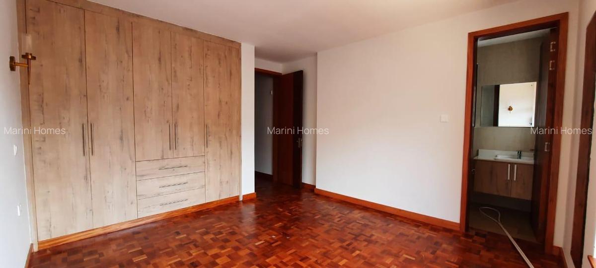 5 Bed Townhouse with En Suite in Lavington - 18