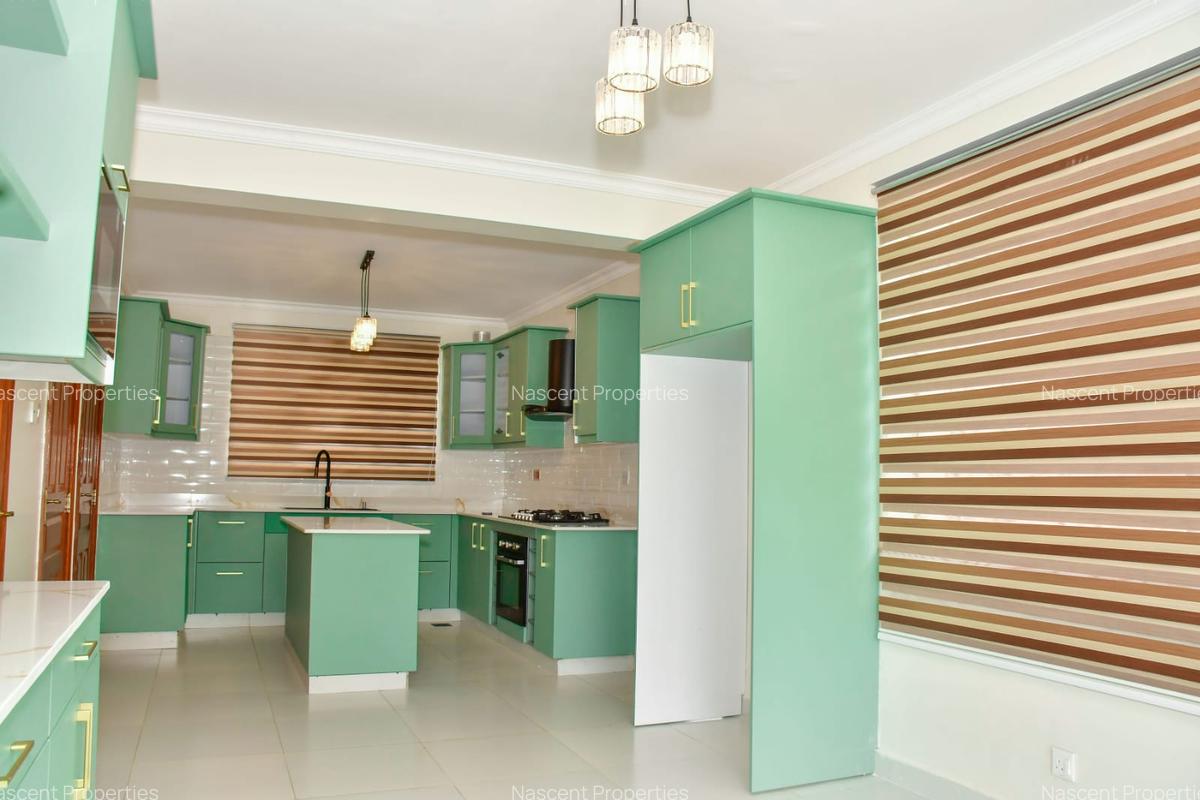 4 Bed House with En Suite in Runda - 16