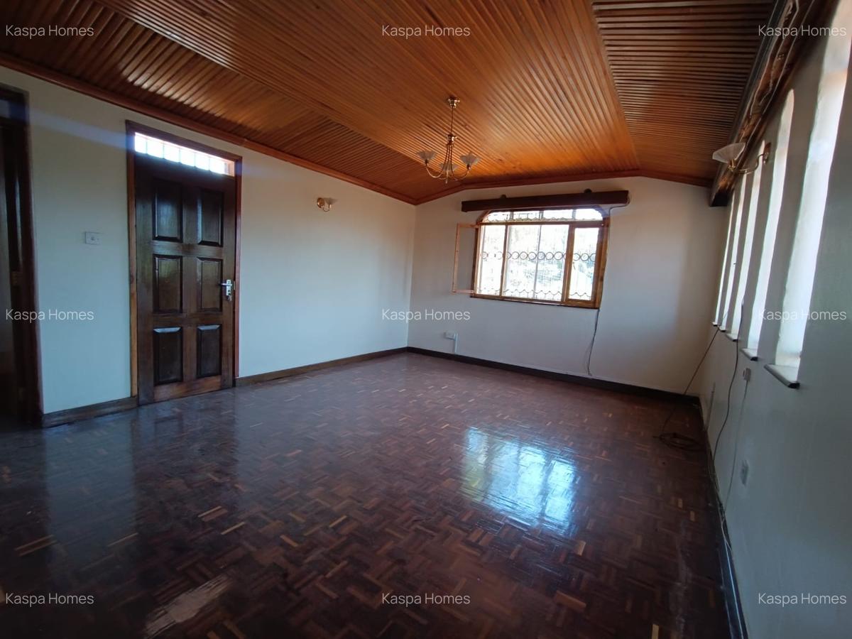 4 Bed House with En Suite in Runda - 2