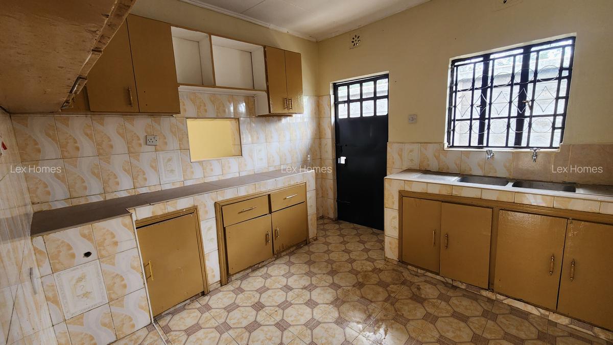3 Bed House with En Suite at Rimpa Road - 6