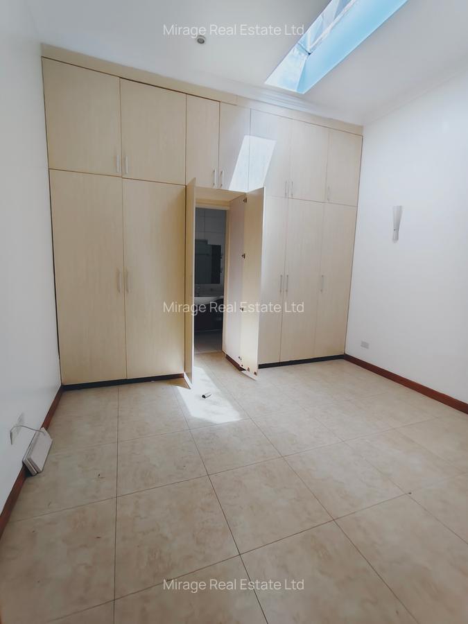 4 Bed Villa with En Suite in Riverside - 6