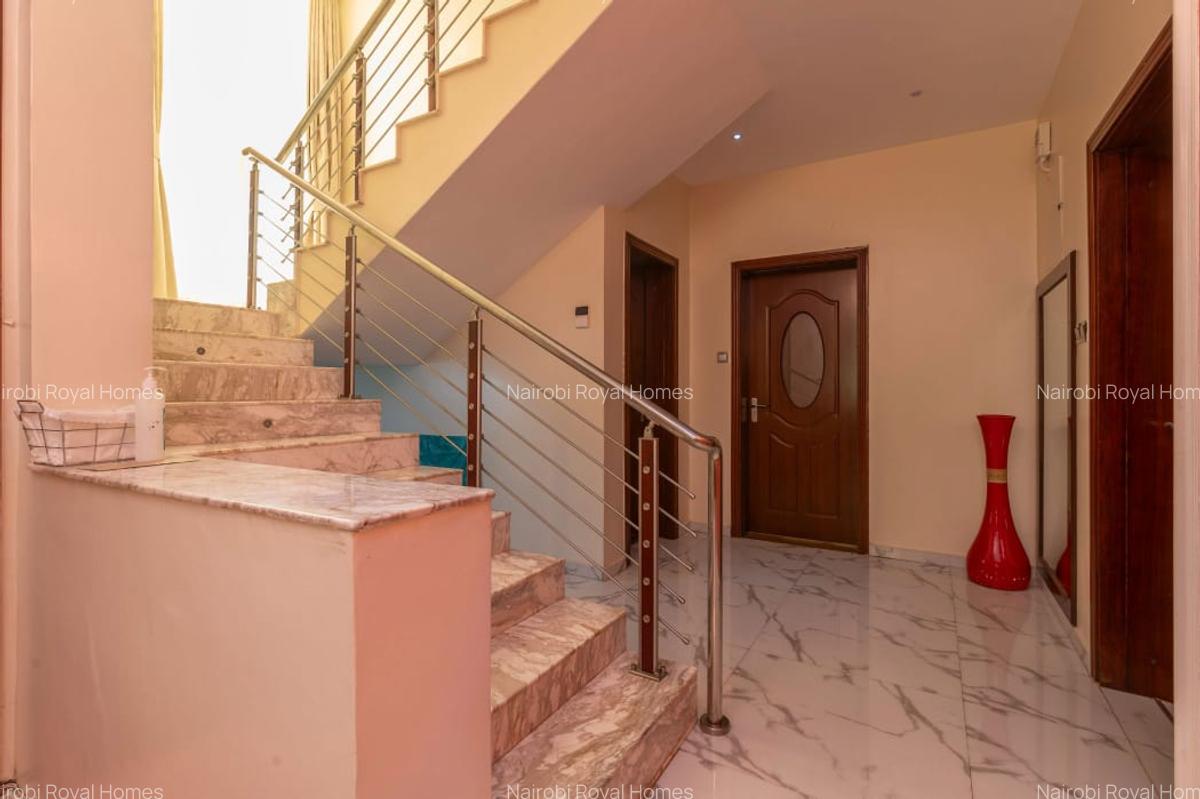 5 Bed Townhouse with En Suite at Lavington - 6