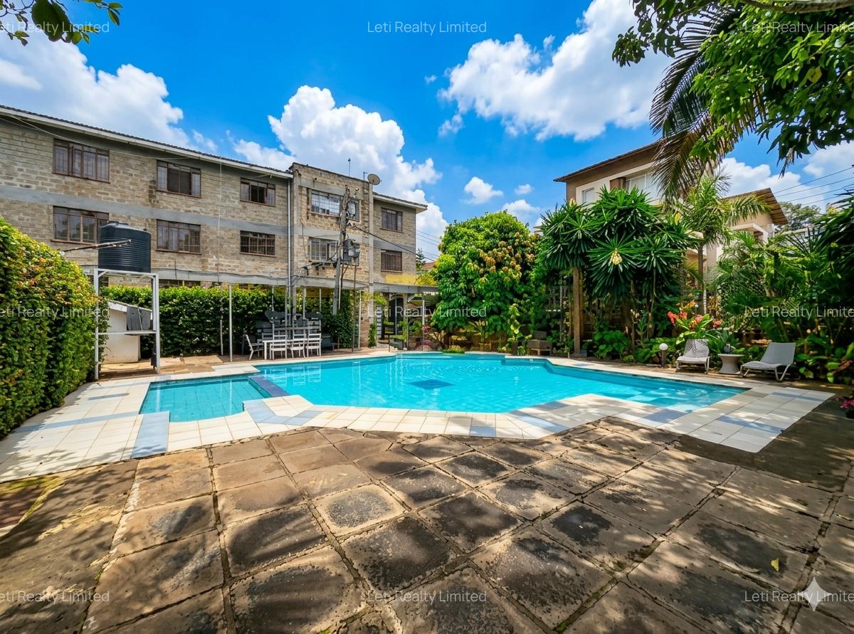 5 Bed Townhouse with En Suite in Lavington - 3