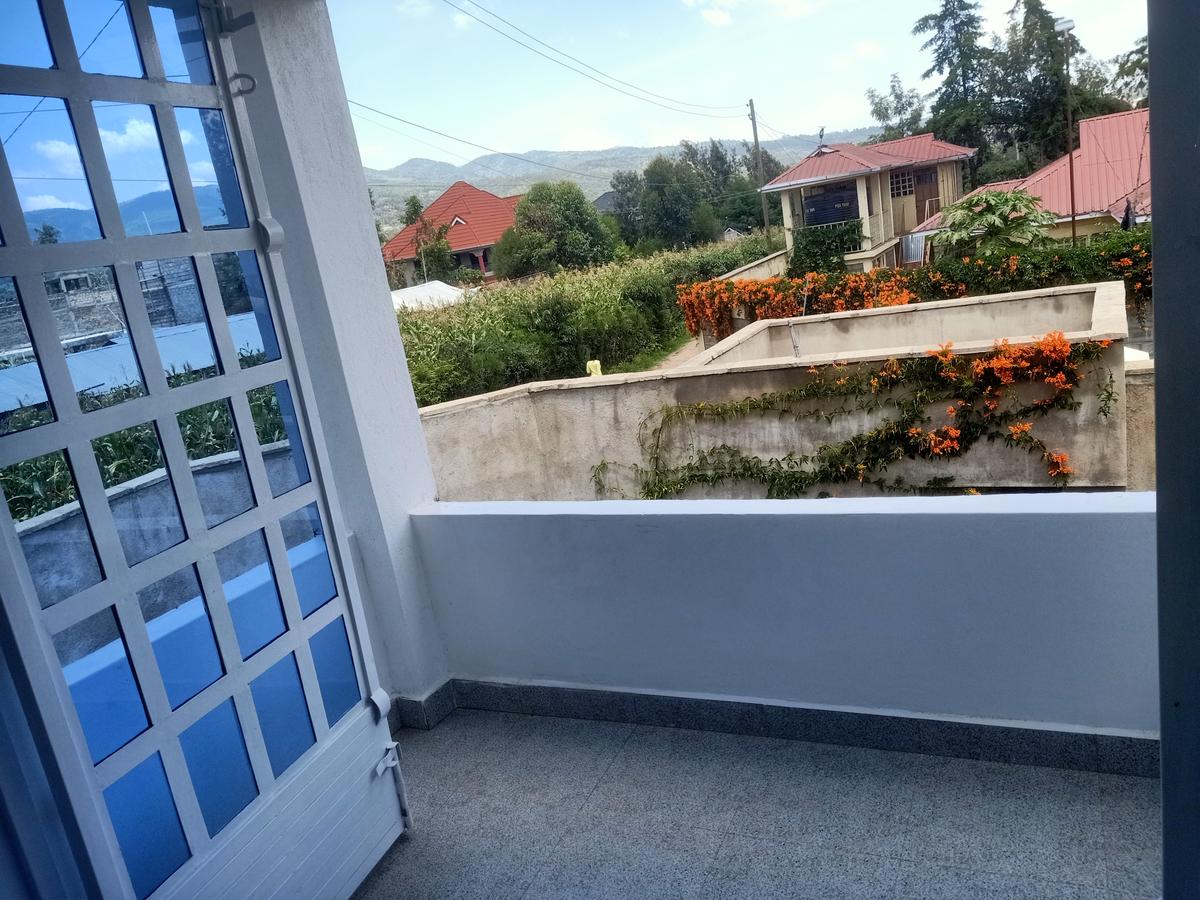 3 Bed House with En Suite at Naroro - 16