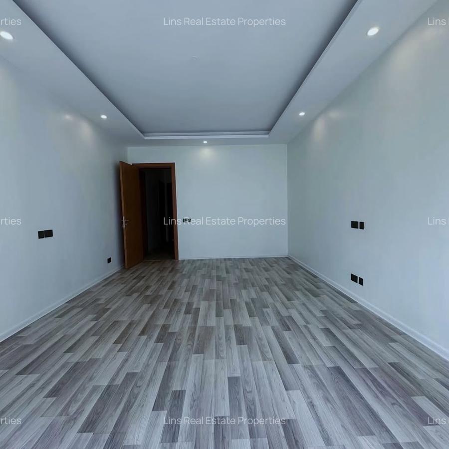 5 Bed Townhouse with En Suite in Lavington - 18
