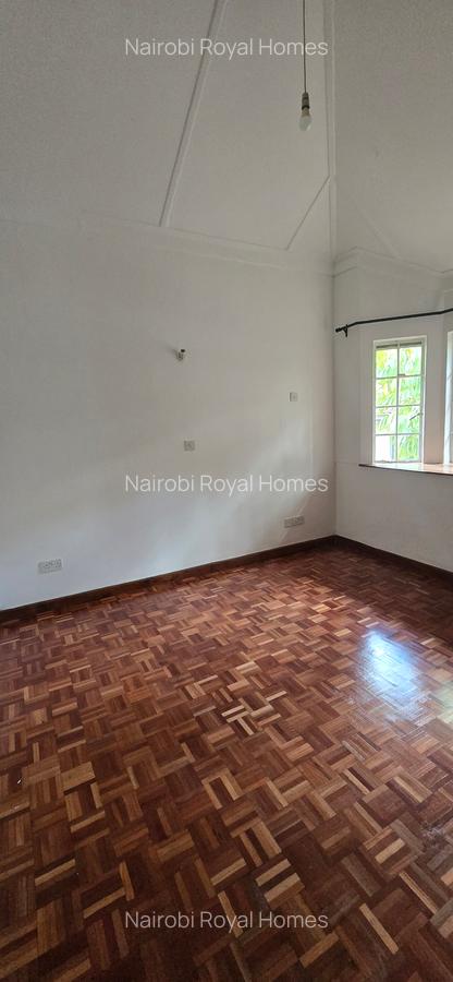 5 Bed House with En Suite at Rosslyn Lone Tree - 6