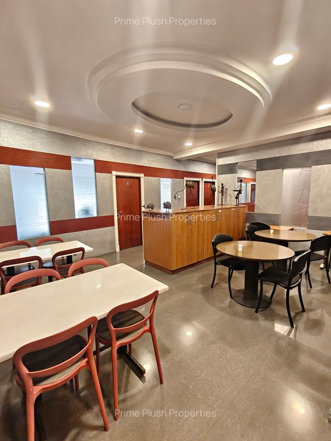 4,505 ft² Office with Parking in Parklands - 11