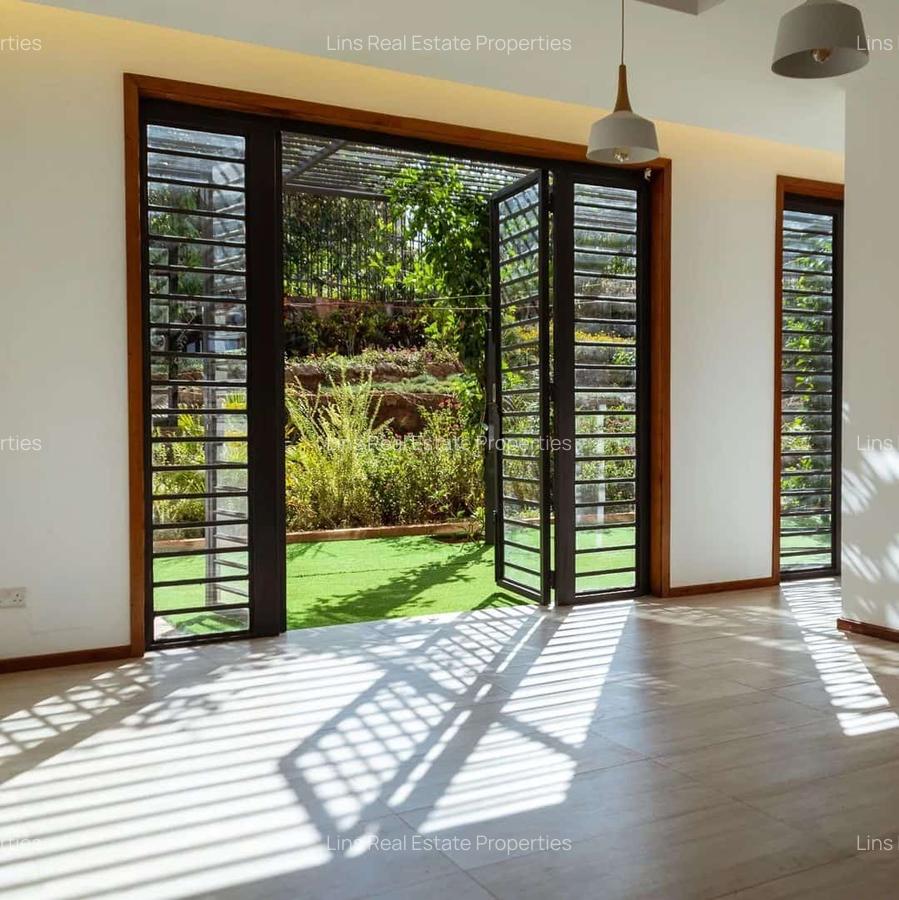 3 Bed House with En Suite in Rosslyn - 3
