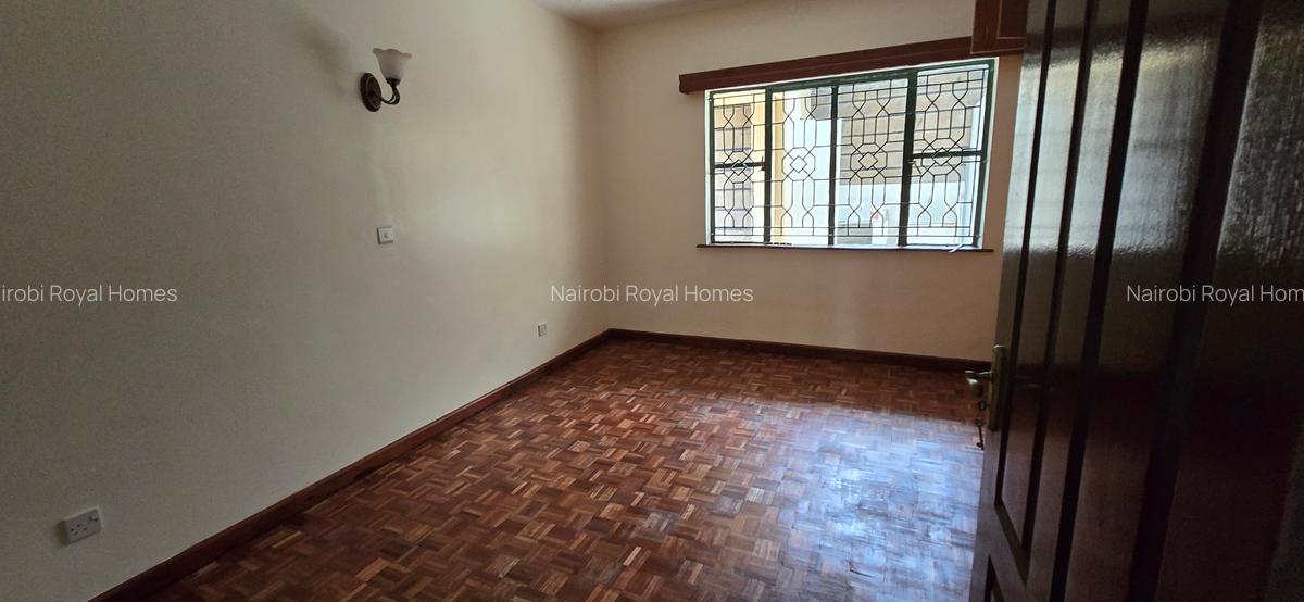 5 Bed Townhouse with En Suite at Lavington Road - 15