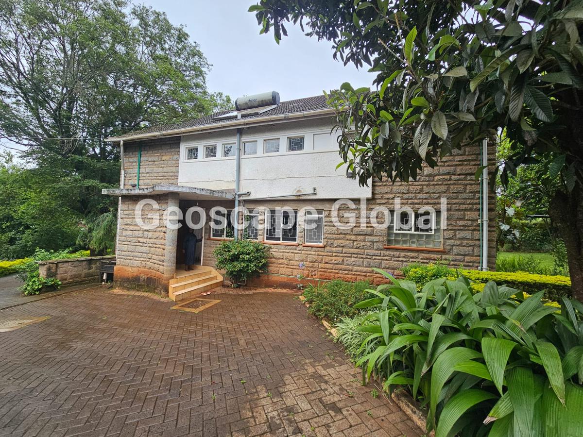 4 Bed House with En Suite in Lavington - 1