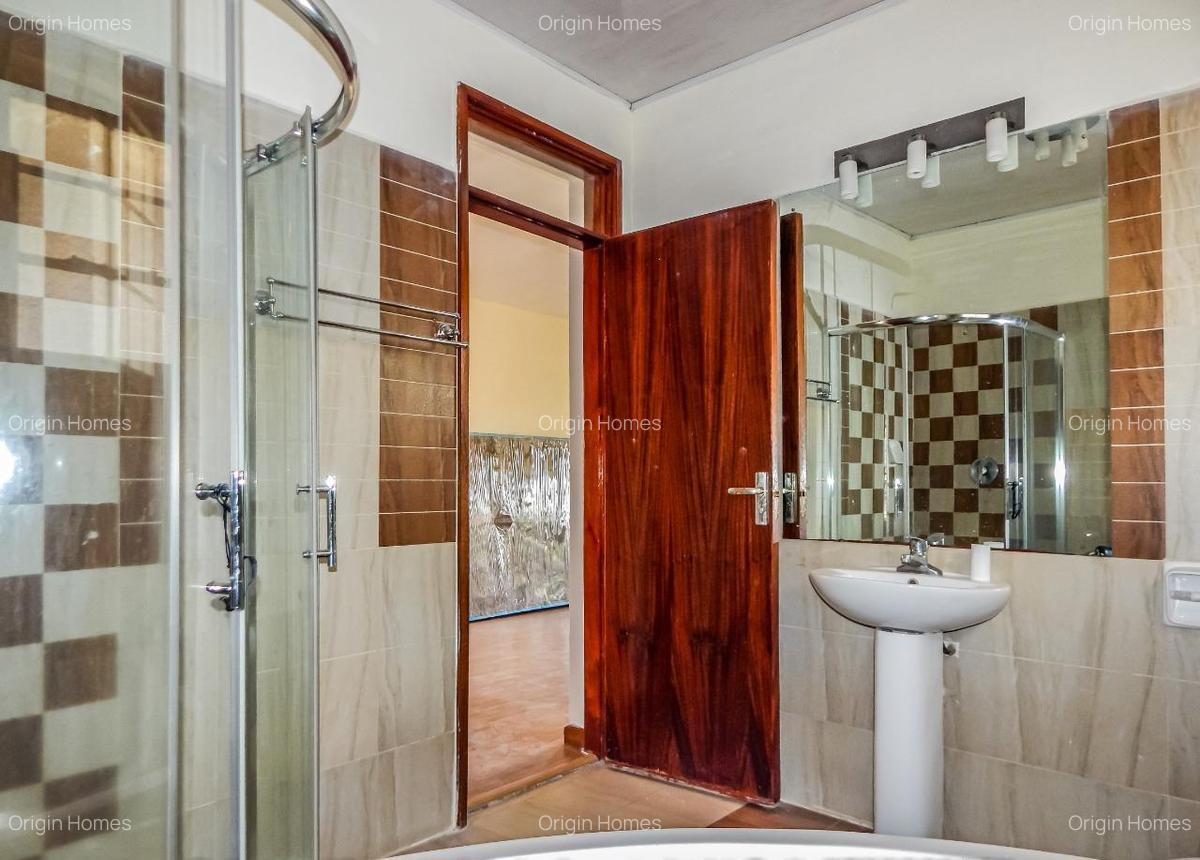 3 Bed Apartment with En Suite at Riverside Drive - 12