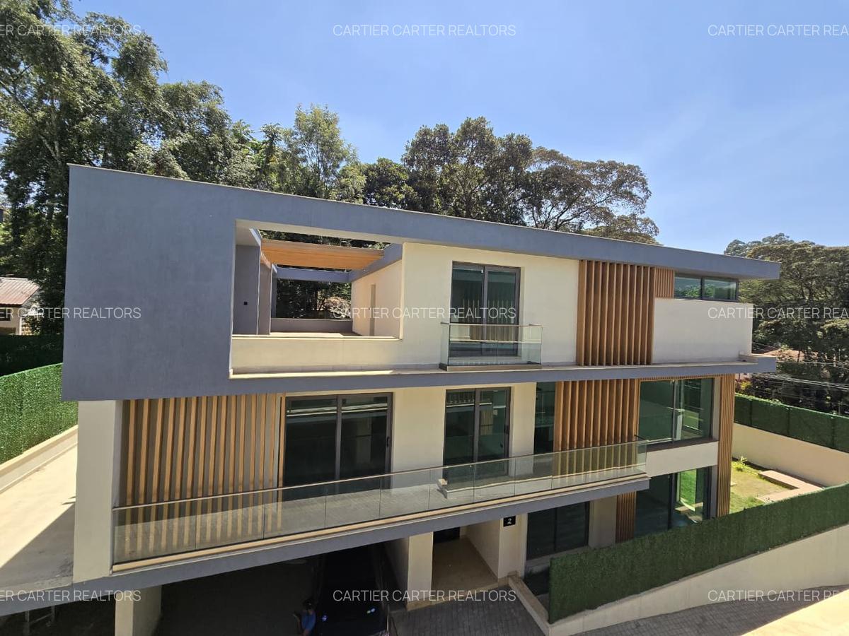 6 Bed Villa with En Suite in Lavington - 2