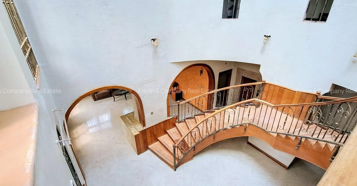 6 Bed Villa with En Suite in Ridgeways - 8