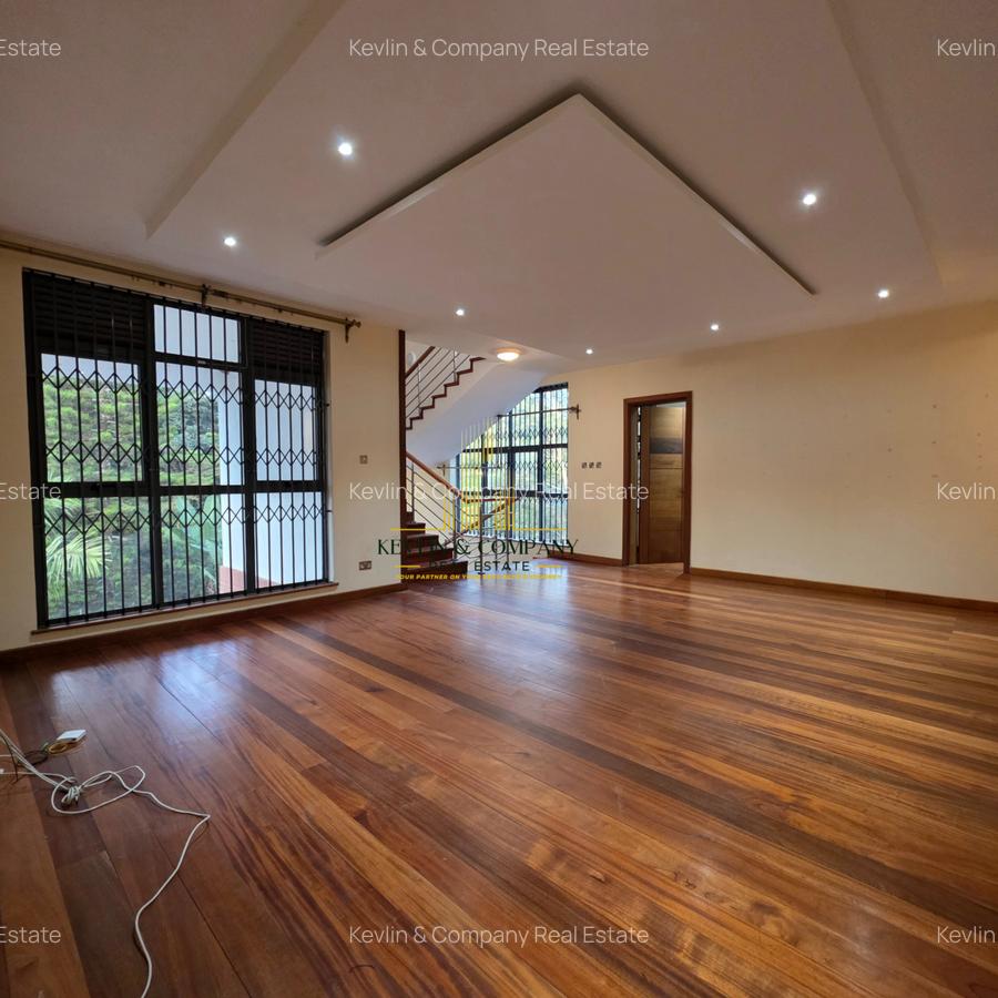 7 Bed Villa with En Suite in Nyari - 10