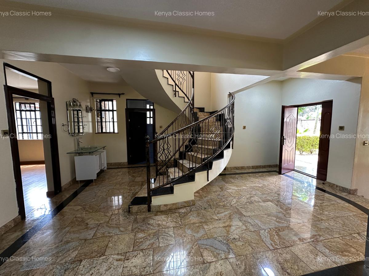 5 Bed Villa with En Suite at Lavington - 4