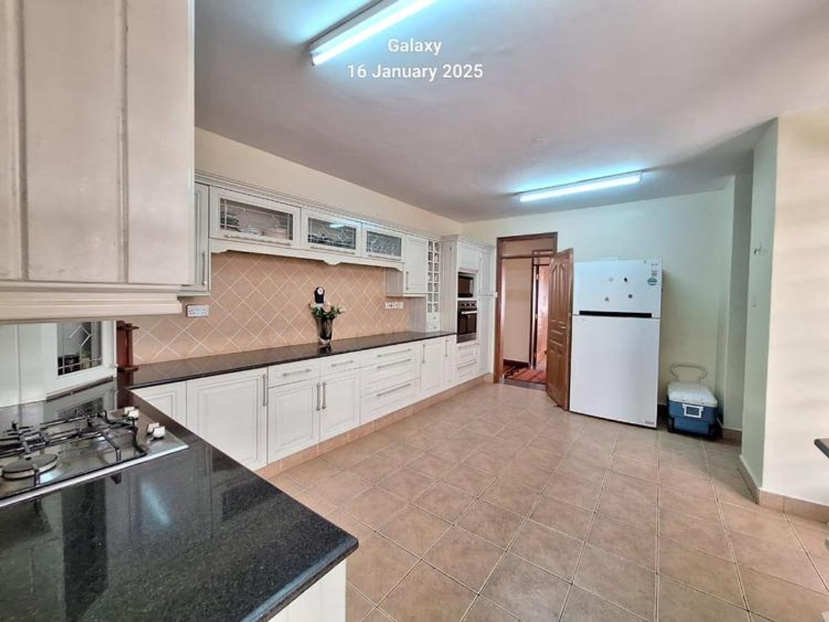 5 Bed Townhouse with En Suite in Lavington - 8