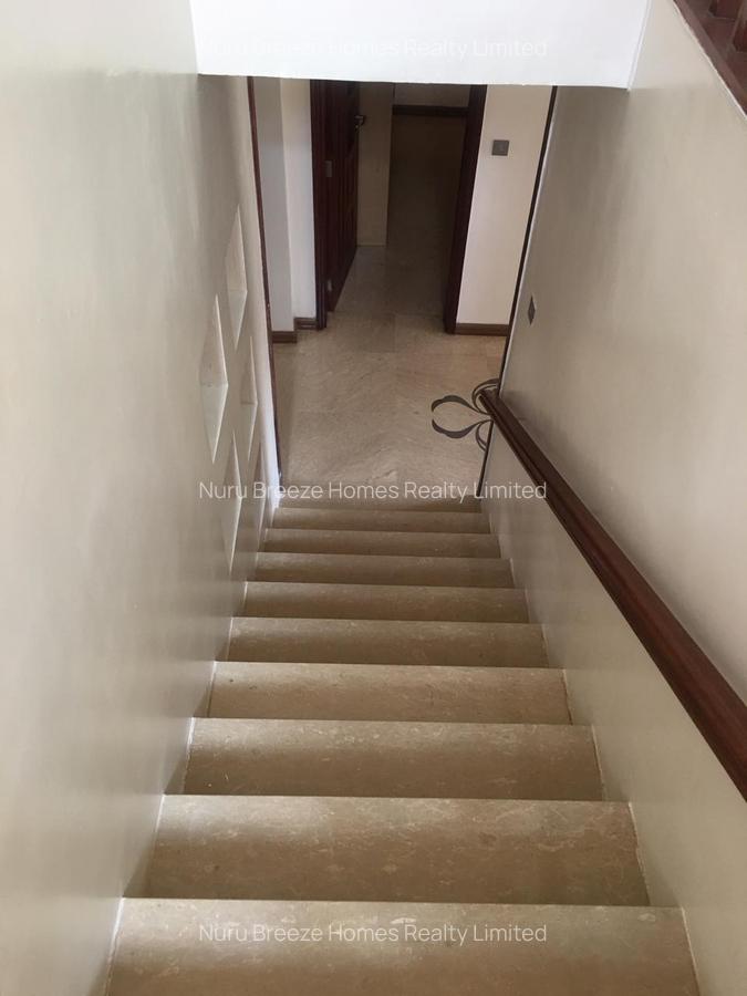 5 Bed Townhouse with En Suite in Lavington - 12