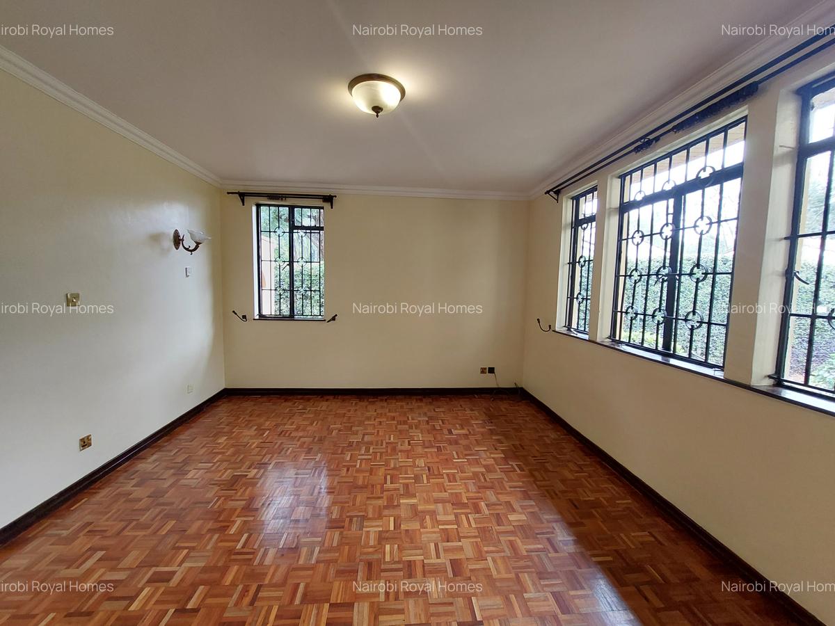 4 Bed House with En Suite at Acacia Drive - 17