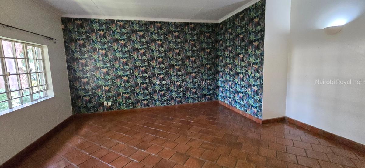 4 Bed House with En Suite at Lavington Road - 17