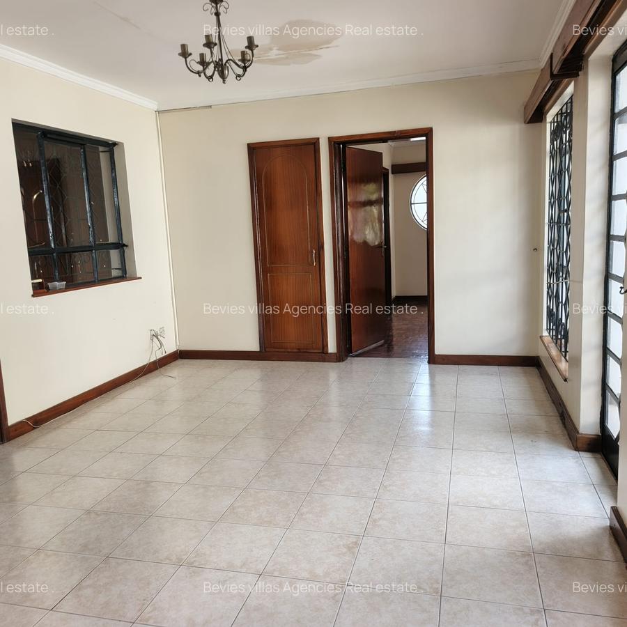 5 Bed Villa with En Suite in Spring Valley - 18