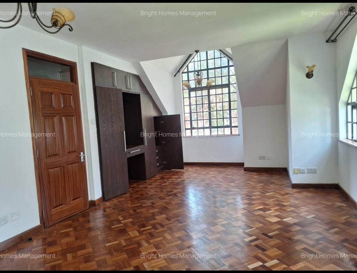4 Bed Townhouse with En Suite in Lavington - 6