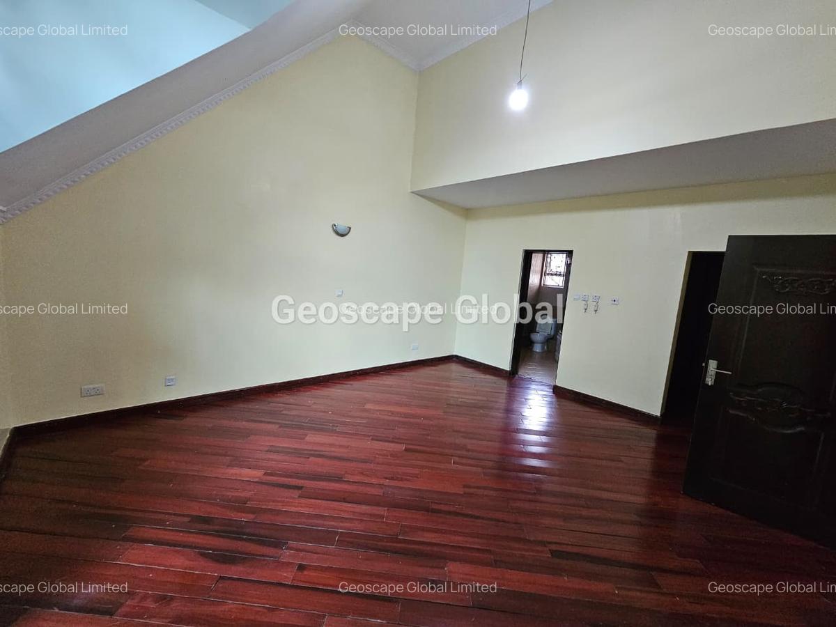 5 Bed House with En Suite in Lavington - 6