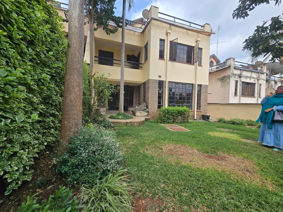 5 Bed Townhouse with En Suite in Lavington - 1