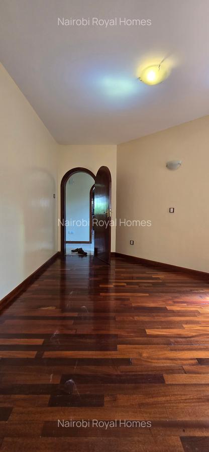 5 Bed Townhouse with En Suite at Lavington Off Convent - 7